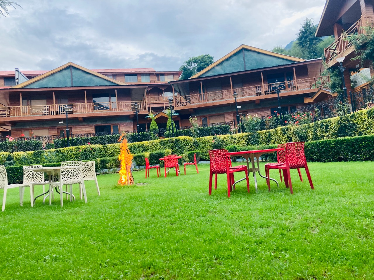 https://daffodilhotelmanali.com/wp-content/uploads/2024/10/WhatsApp-Image-2024-09-02-at-2.11.31-PM-1-1.jpeg